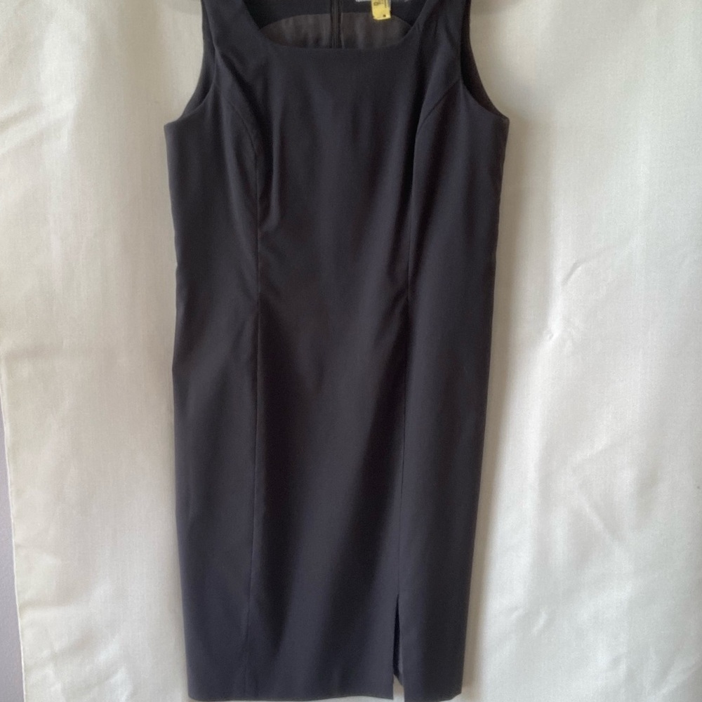 Taiga Paris dress size 8 in hunter green. EUC